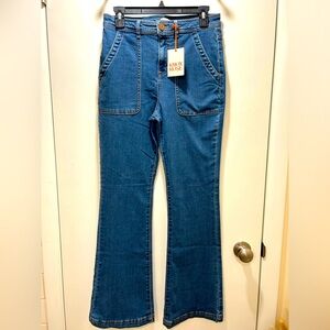 NWT Women’s Target brand Knox Rose flare leg jeans in size 6